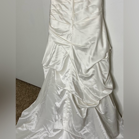 David's Bridal Strapless Wedding Dress Style WG9828 Ivory Size 8 - Picture 7 of 14